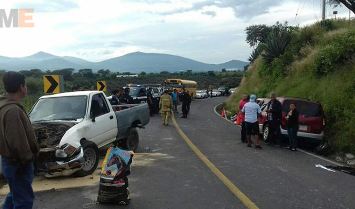 Choque de frente sobre carretera Zamora-Morelia, deja un muerto y cuatro lesionados