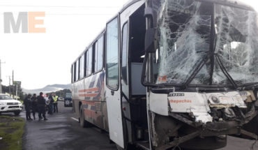 Choque entre autobús de pasajeros y torton aguacatero deja seis heridos en Uruapan, Michoacán