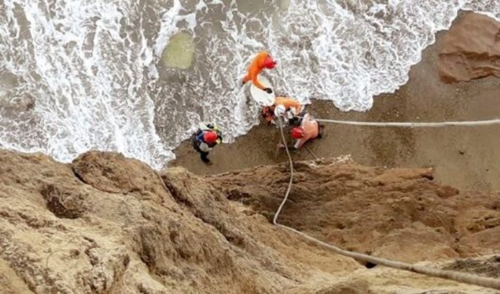 Cuatro surfistas quedaron atrapados por la tormenta en Mar del Plata