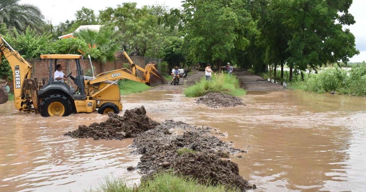 Desbordamiento del dren en El Burrión inunda más de 100 casas