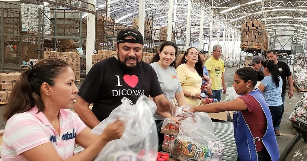 Diconsa distribuye despensas para damnificados de Sinaloa