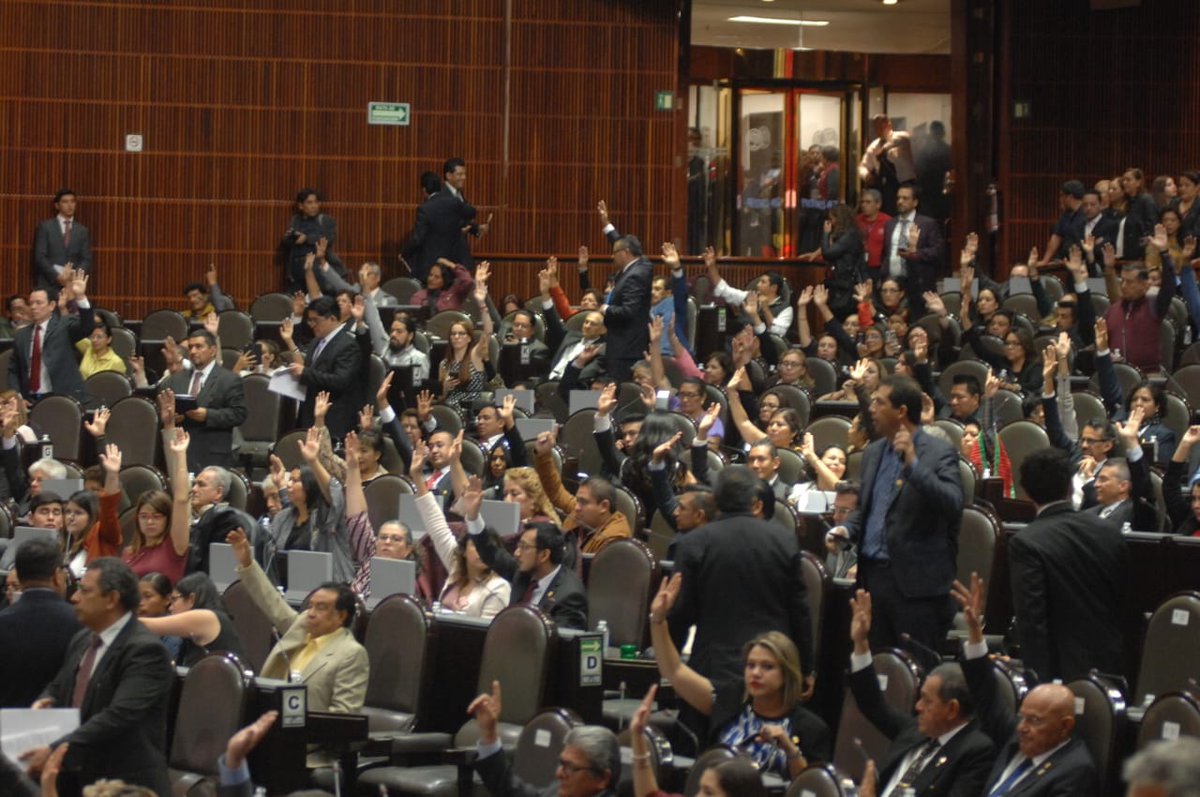 Diputados aprueban ley de remuneración de funcionarios