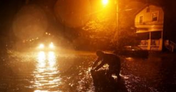 El temido huracán Florence comienza a golpear la costa este de Estados Unidos como ciclón de categoría 1