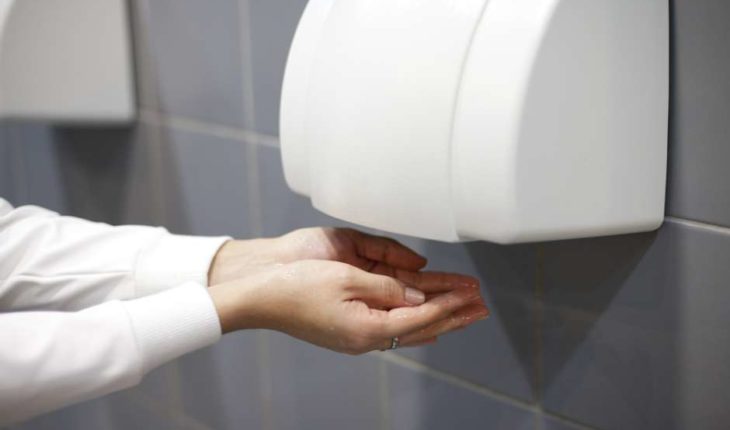 Esta es la razón por la cual científicos llaman a no usar secador de manos