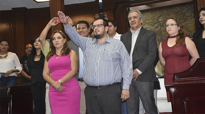 Gordiano Zepeda rinde protesta ante el Pleno del Congreso como presidente sustituto de Buenavista