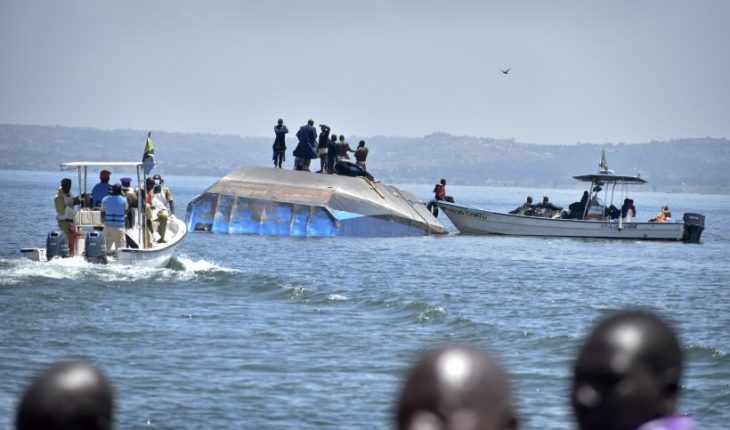 Hallaron un sobreviviente al interior del ferry que naufragó en Tanzania y que dejó más de cien muertos