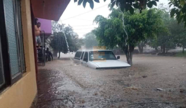 Intensa lluvia deja al menos 80 viviendas inundadas y severos daños en Los Reyes, Michoacán