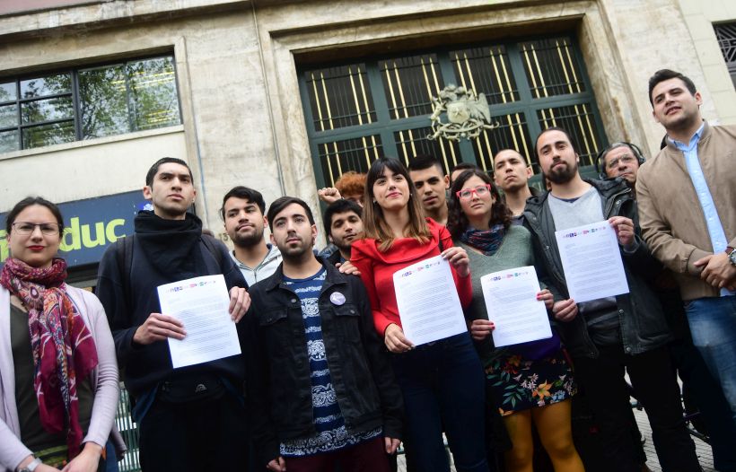 Juventudes de oposición enviaron una carta a la ministra Cubillos rechazando el plan "Aula Segura"