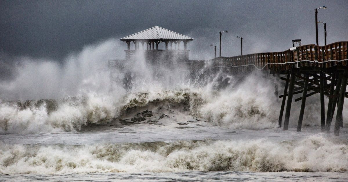 "Lo peor de la tormenta no ha llegado"; huracán Florence toca tierra
