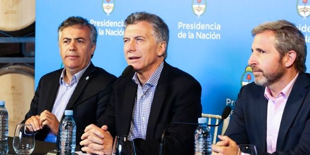 Mauricio Macri admitió que el país tuvo que atravesar varias "tormentas consecutivas"