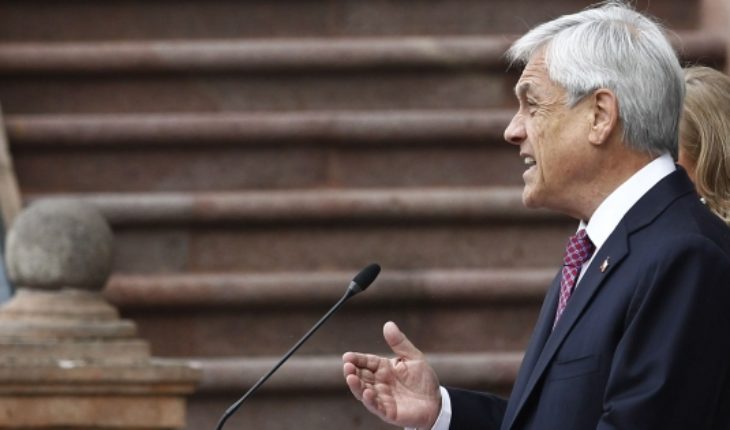 Piñera recibe duras críticas por su giro a la derecha y su contextualización del golpe militar