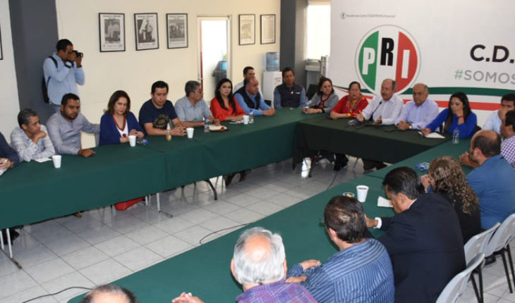 Presidente del CDE del PRI Michoacán Víctor Silva Tejeda, se reúne con secretarios del partido