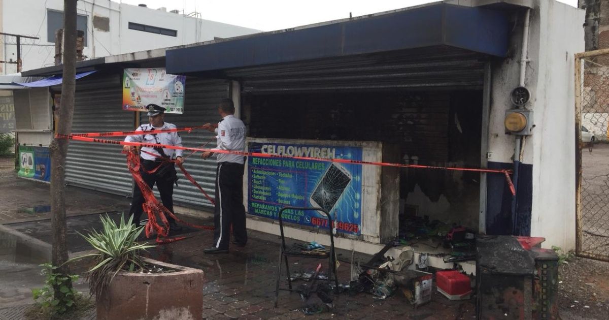 Se incendia negocio en el Centro de Culiacán