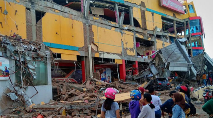 Sube a 385 el número de muertos por terremoro y tsunami en Indonesia