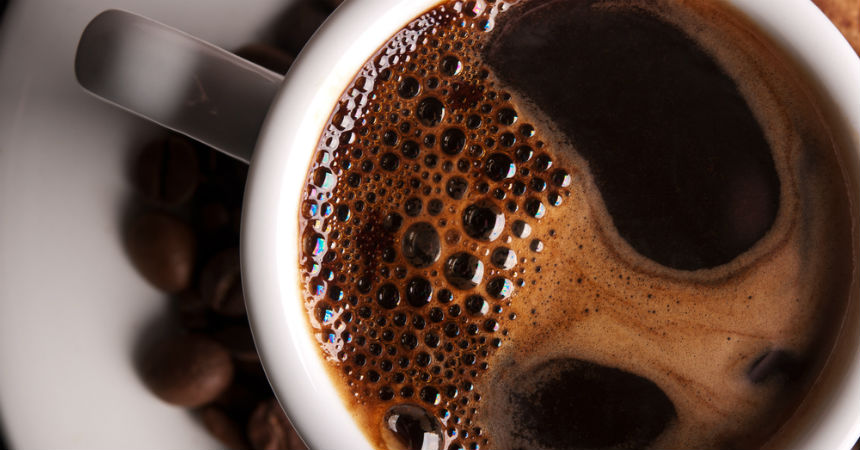 Tomar dos tazas de café al día te podría salvar la vida y esta es la razón