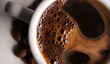 Tomar dos tazas de café al día te podría salvar la vida y esta es la razón