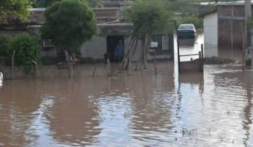 Viviendas bajo las aguas sucias tras inundaciones