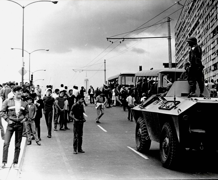 1968: Students demand dialogue without tanks or bayonets