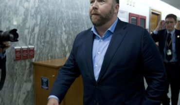 translated from Spanish: Alex Jones on Twitter suspension generates questions