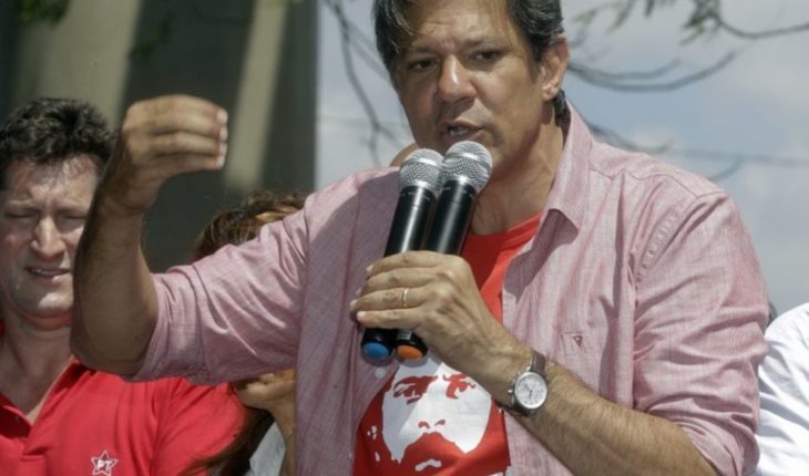 translated from Spanish: Arremeten contra candidato de Lula en su primer debate