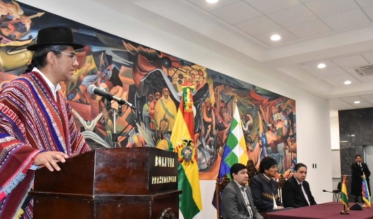 translated from Spanish: Bolivia invites the consul of Chile in protest at suspension of meeting