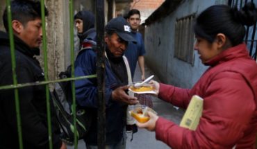 translated from Spanish: By the crisis, more Argentines flock to canteens and barter
