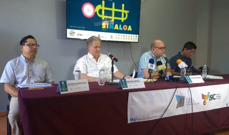 translated from Spanish: Celso Piña open festival Cultural pure Sinaloa in Mazatlán