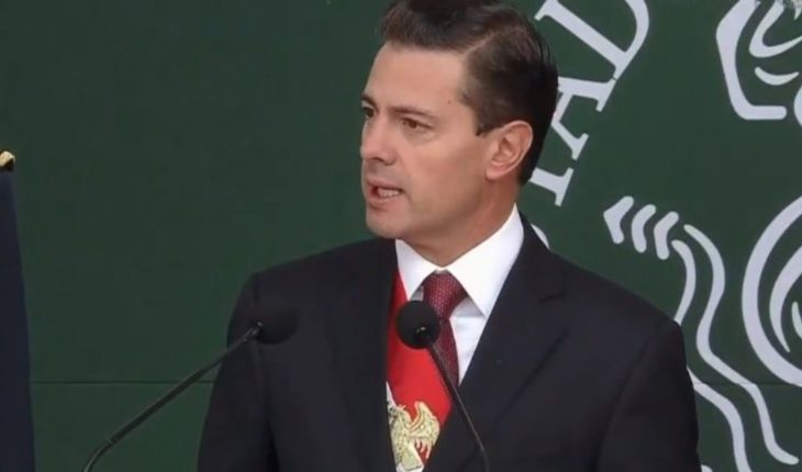 translated from Spanish: Commemorates Peña Nieto children heroes at the Altar to homeland