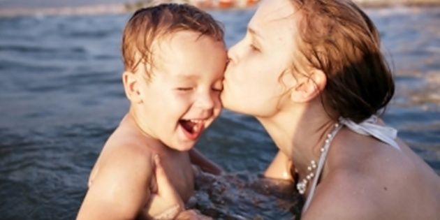 El video de una Instagramer sembró la duda: ¿Es higiénico bañarse con los hijos?