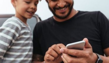 translated from Spanish: Family Link, la polémica app de Google que permite a los padres controlar el celular de sus hijos minuto a minuto