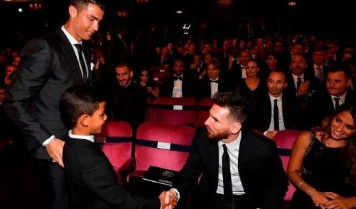 translated from Spanish: History: After twelve years Messi remains outside of the award to the best player in the world