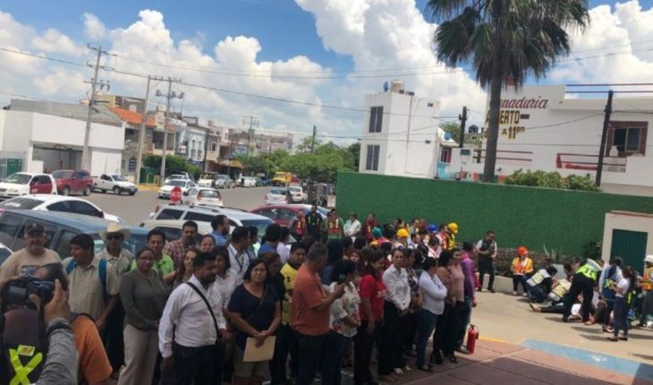 translated from Spanish: IMSS, empresas y escuelas realizan con éxito simulacro de sismo