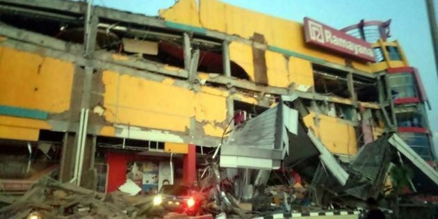 Indonesia: un terremoto de 7,5 provocó un tsunami que golpeó dos ciudades