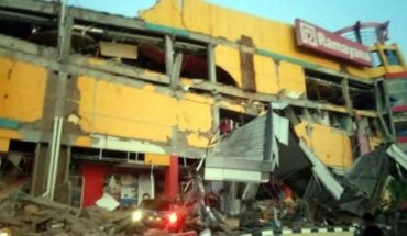 translated from Spanish: Indonesia: un terremoto de 7,5 provocó un tsunami que golpeó dos ciudades