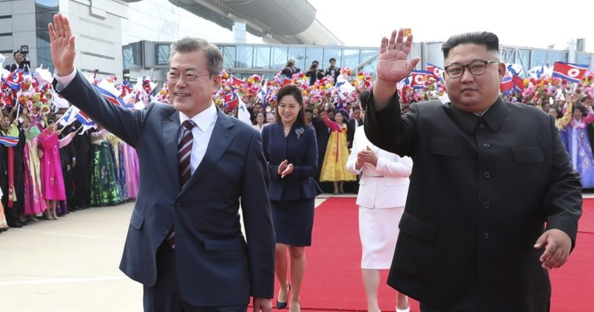 Kim y Moon inician la que sería cumbre coreana más exigente