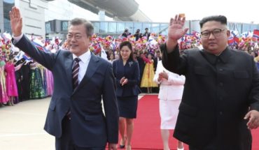 translated from Spanish: Kim y Moon inician la que sería cumbre coreana más exigente