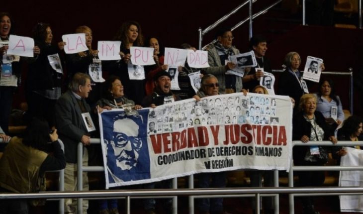 translated from Spanish: La Suprema desatada: intenso despliegue mediático de jueces para fustigar a diputados y victimizarse