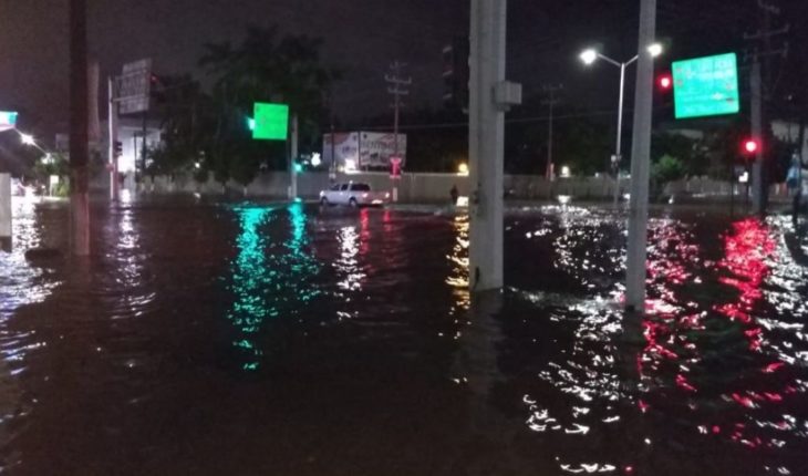 translated from Spanish: Lo que parecía una lluvia común dejó la ciudad bajo el agua