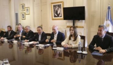 translated from Spanish: Macri met with Governors: 15 presented the budget in Congress