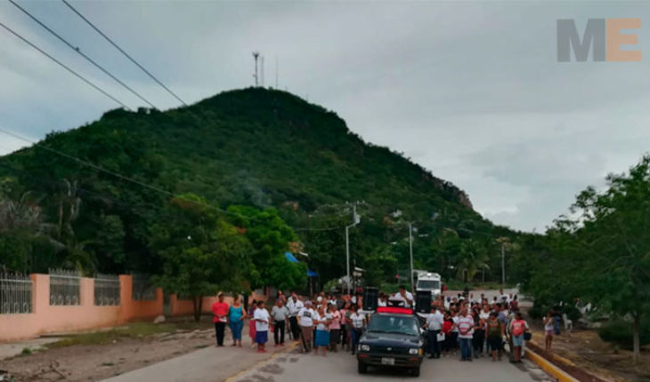 Obispo de Apatzingán y pobladores de Parácuaro, rezan y marchan por la paz en Antúnez