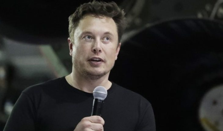 translated from Spanish: Piden destituir a Elon Musk de Tesla y lo acusan de fraude