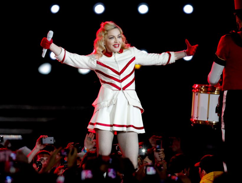 Productora deberá indemnizar a asistentes de concierto incompleto de Madonna en Chile