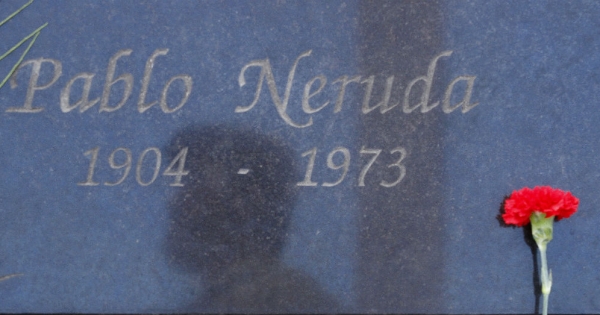Quién paga la cuenta: Sobrino de Neruda acusa deuda del Gobierno con laboratorios extranjeros que analizaron restos del poeta