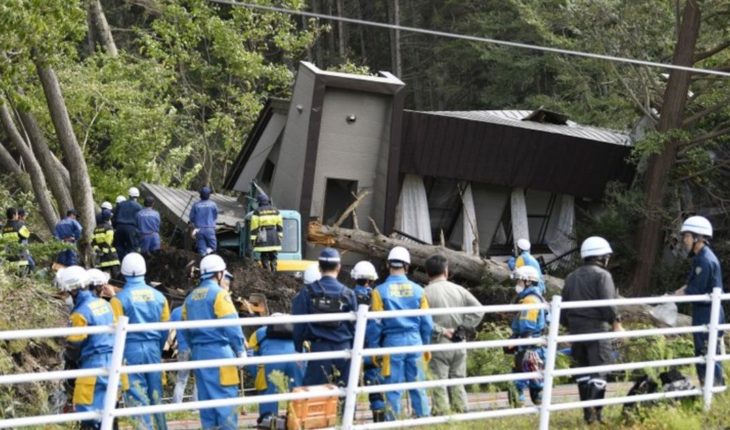 translated from Spanish: Reported 20 missing after earthquake in Japan
