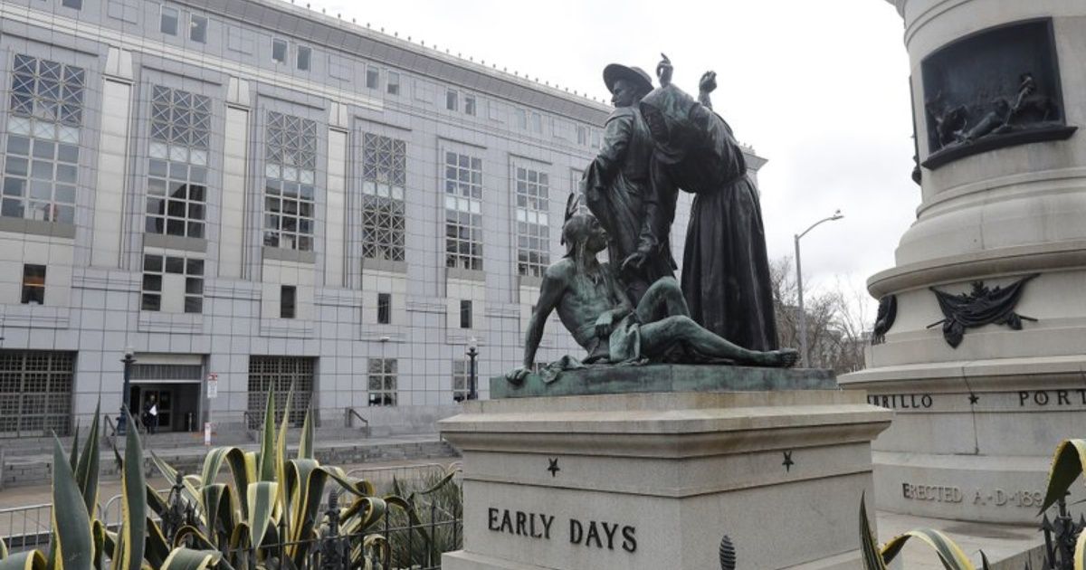 Retiran estatua “racista” de sitio público en San Francisco