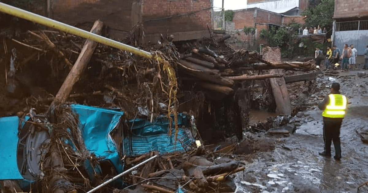 Se desborda río en Peribán, Michoacán; reportan 1 muerto