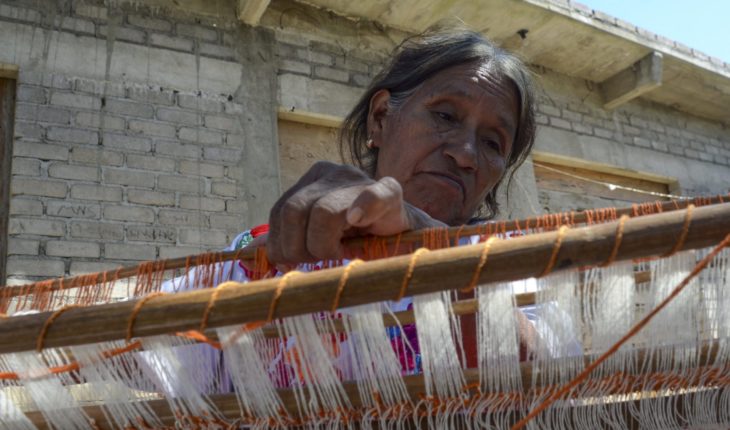 translated from Spanish: State let alone women Mayan victims of violence