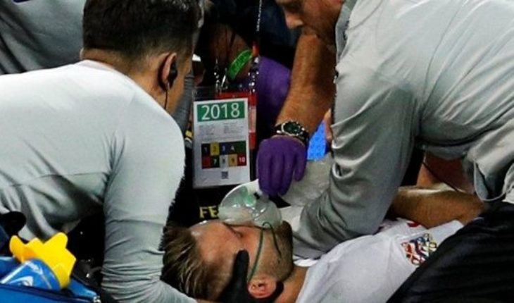 translated from Spanish: Strong shock in the match between England and Spain: Luke Shaw was fixed
