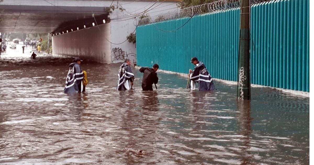 They assist police in floods in the South of the capital city of Mexico