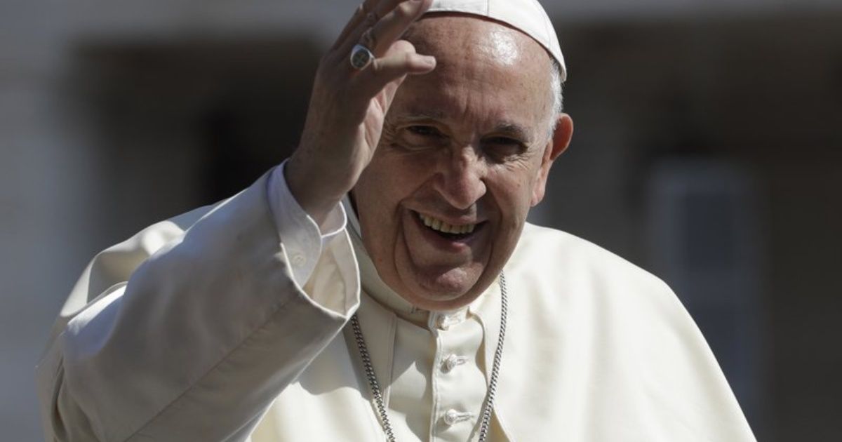 Vigano arremete contra silencio del papa ante acusaciones
